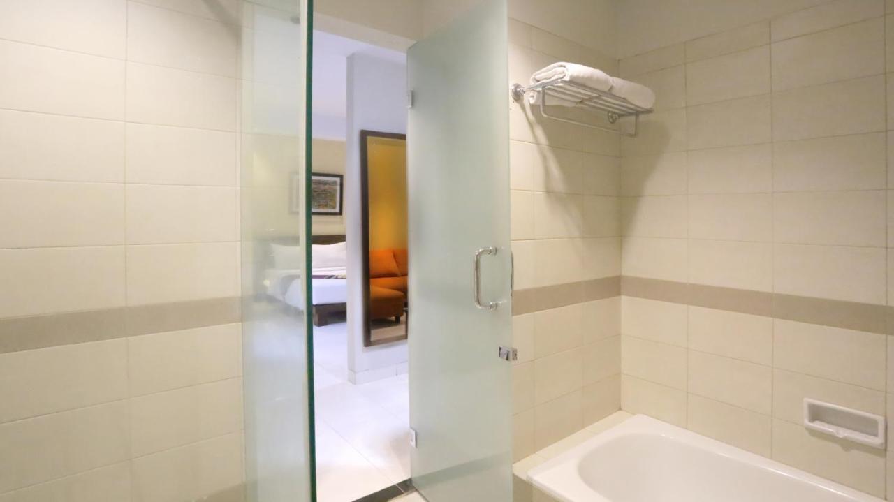 Hotel Quirin Semarang Eksteriør bilde