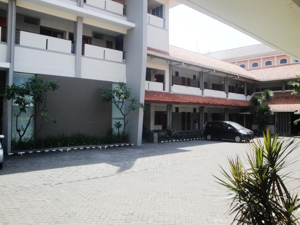 Hotel Quirin Semarang Eksteriør bilde